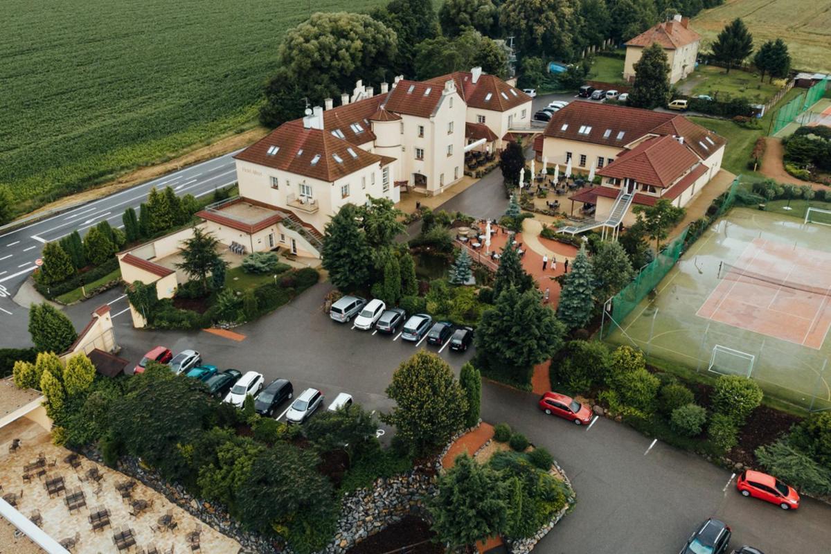 Hotel Allvet Drnovice  Eksteriør bilde